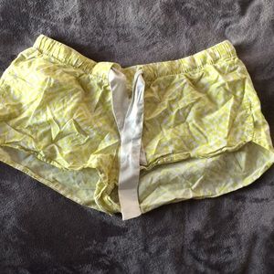 Patterned pajama shorts